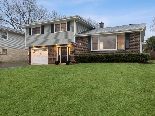 195 E Oak Glen Dr, Bartlett, IL 60103
