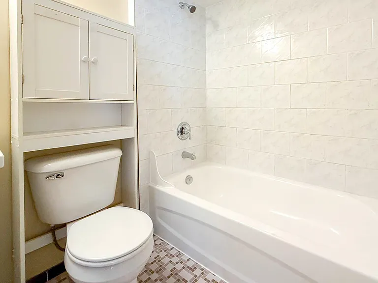 461 W 16th St #102 — Photo 20