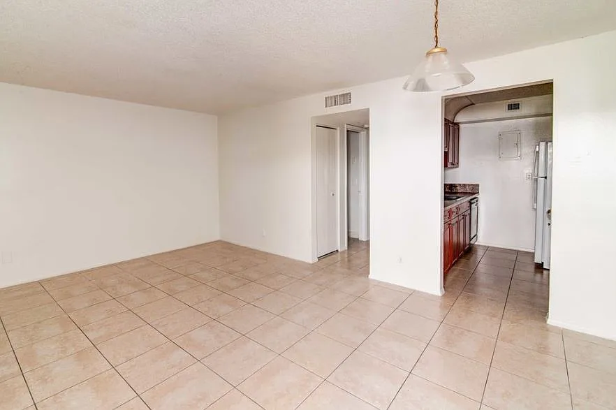 LAUDER RIDGE GARDEN APARTMENTS — Photo 4