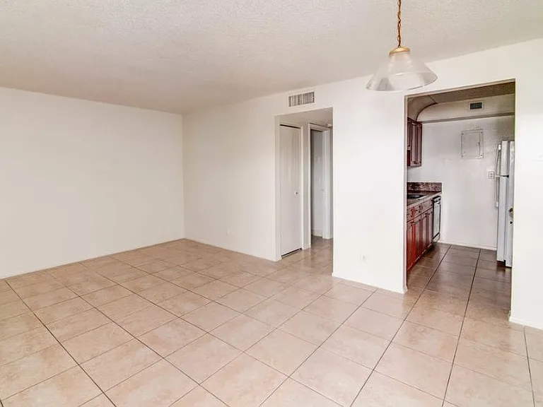 LAUDER RIDGE GARDEN APARTMENTS — Photo 4