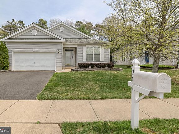 5th image of 30 Silver Lake Dr