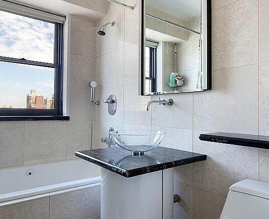 4th image of 345 E 80th St #24HJ