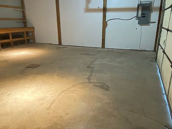 3rd image of 1144 Maplewood St