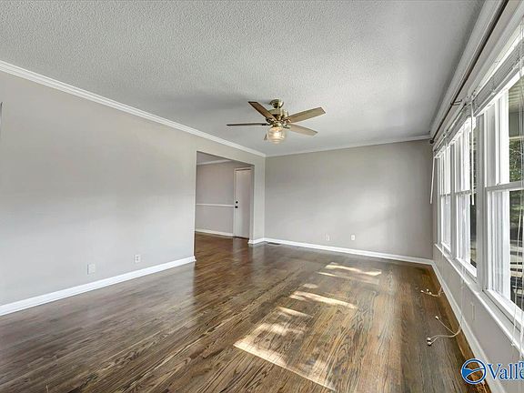 5th image of 423 Curtis Dr SE