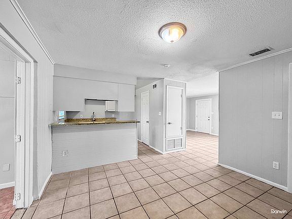3rd image of 214 Terry Ln