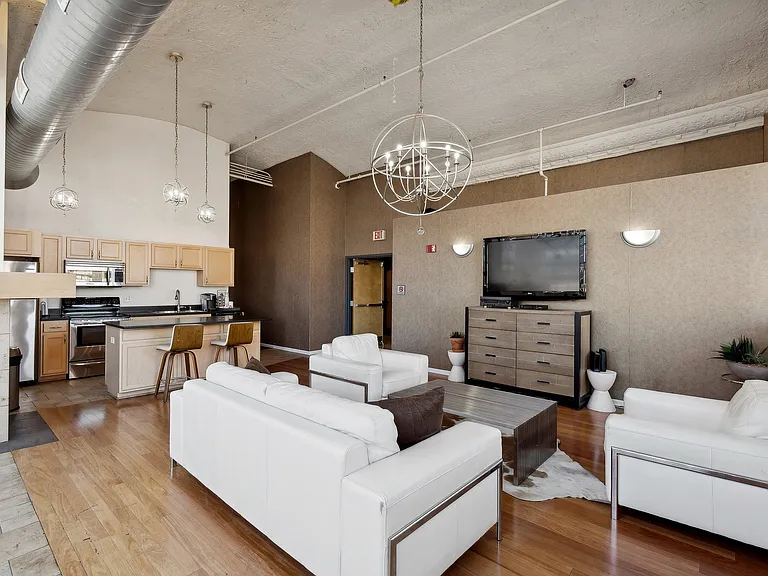 Boston Lofts — Photo 15