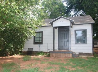 910 W C Ave, Elk City, OK 73644