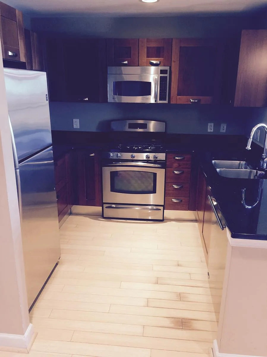 Kitchen - 5750 Bou Ave #717