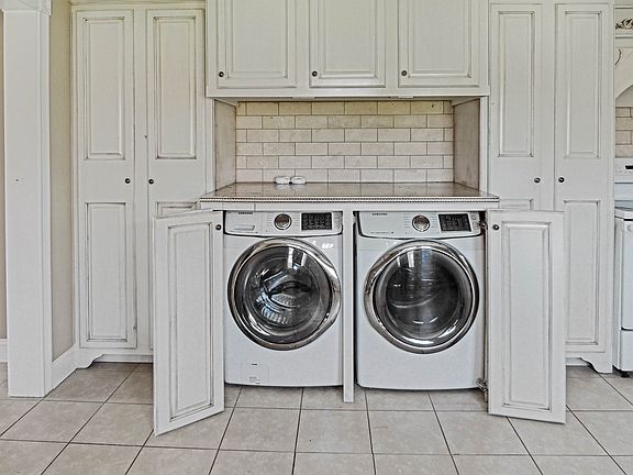 3rd image of 304 W Laodis St