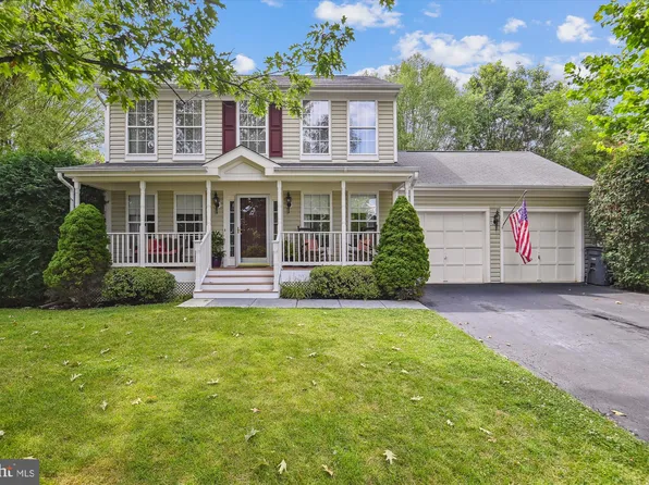 17231 Hollymill Ct, Round Hill, VA 20141