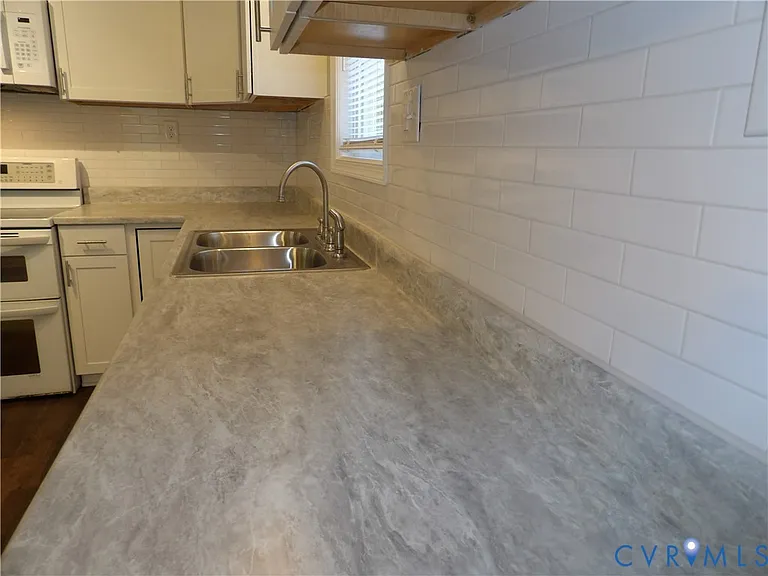 1000 E Washington St — Photo 11