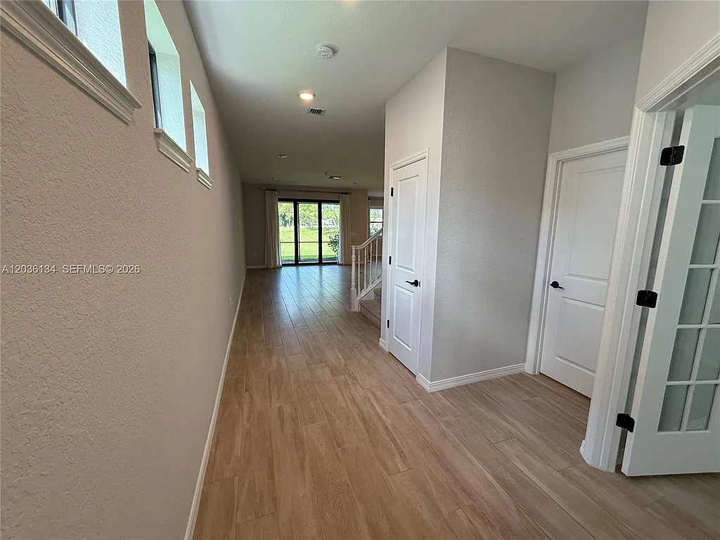 4 bed, 2.5 bath, 2646 sqft, $5,500 — Photo 4
