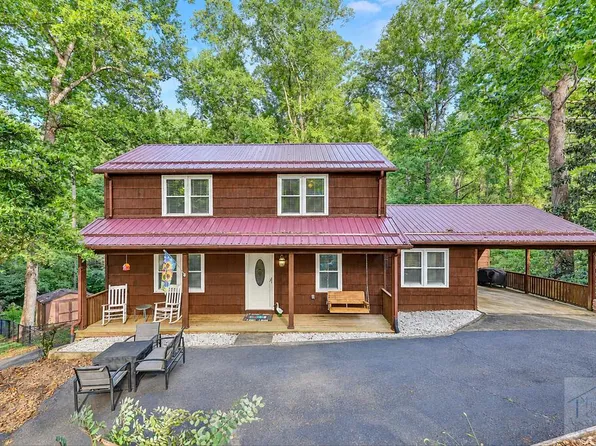 909 Hazelwood Ln, Martinsville, VA 24112