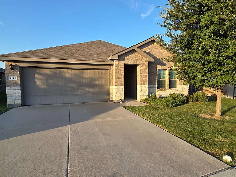 3128 Winoak Dr — Photo 1