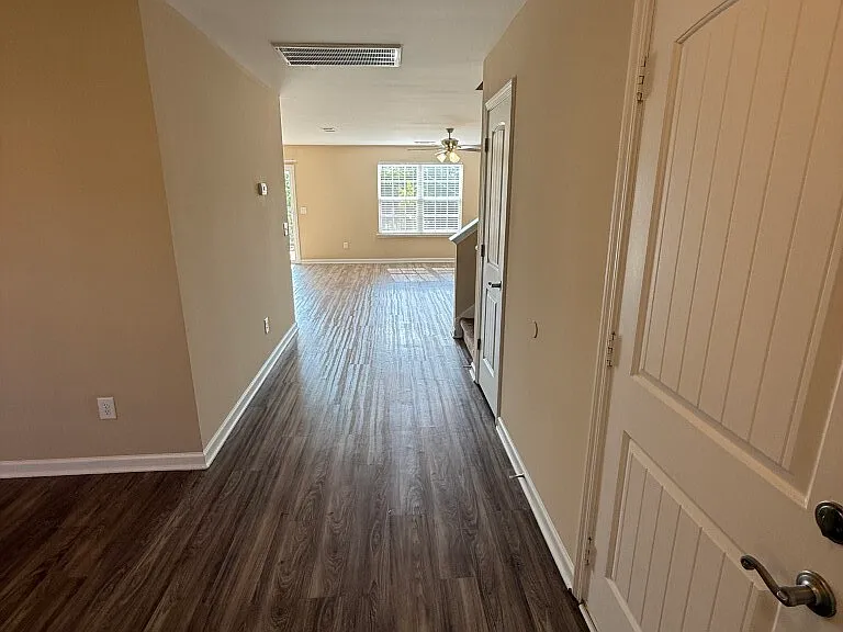 107 Mardi Gras Ln — Photo 2