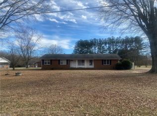 9512 County Line Rd, Kernersville, NC 27284