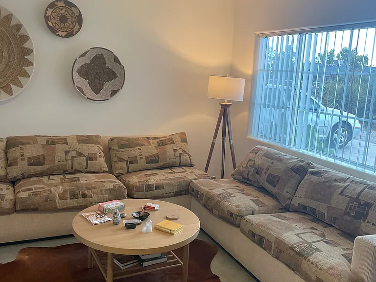 Camarilla Ave — Photo 10