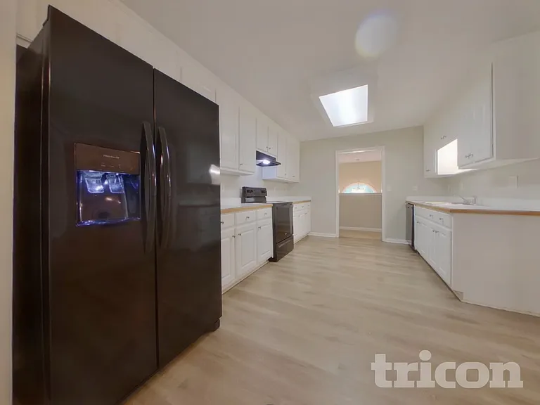1619 Spring Hill Ct — Photo 5