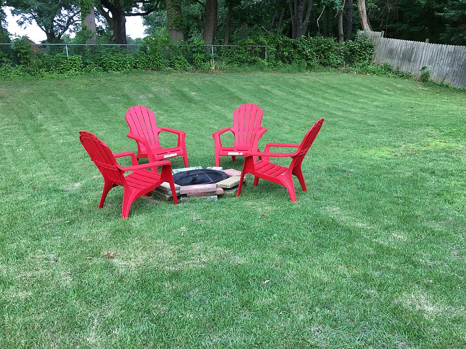 2nd image of 530 Hollywood Dr