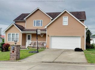 147 Prado Dr, Hurricane, WV 25526