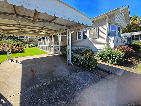 3rd image of 1661 Old Country Rd #282