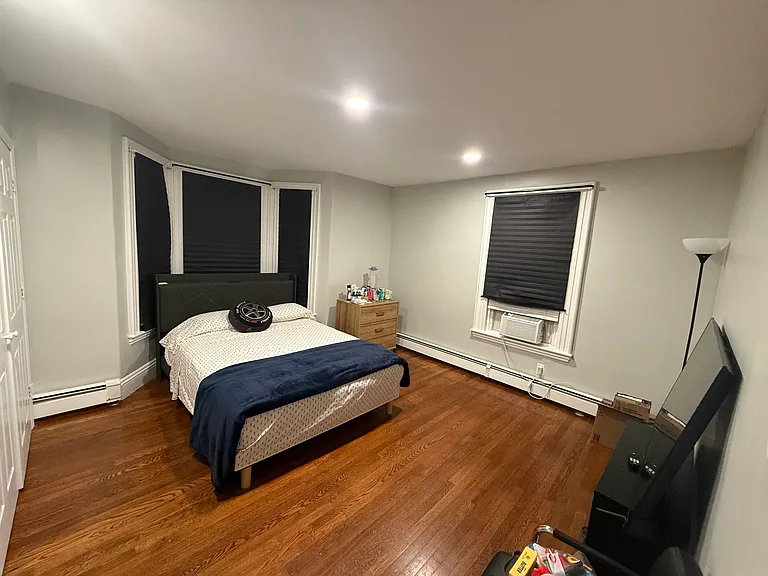 49 Linden St — Photo 1