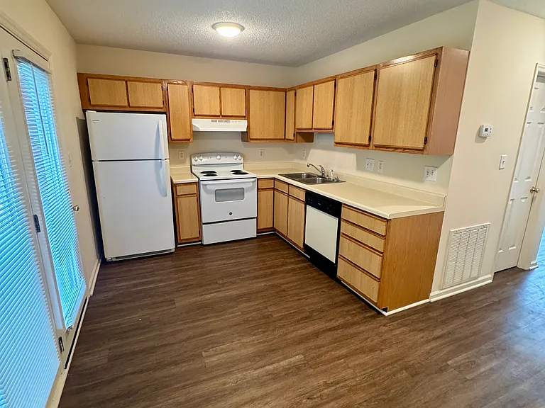 102 Larkyn Dr #102 — Photo 3