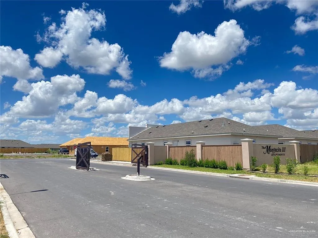 3408 Sahara Dr — Photo 2