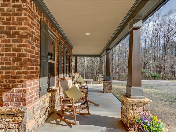 5th image of 245 Lakeshore Dr