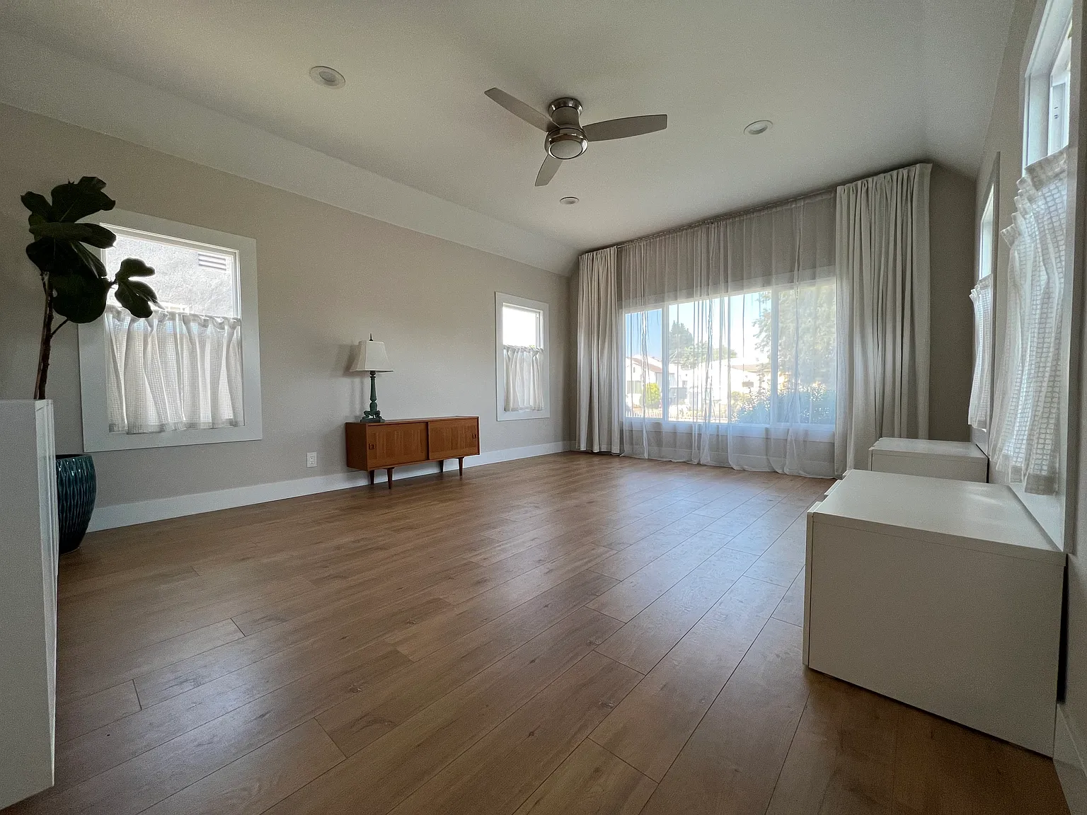3 bed, 1158 sqft, $4,000 — Photo 2