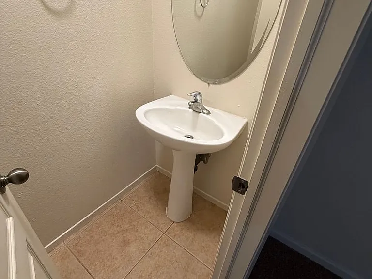 585 Hart Dr — Photo 23