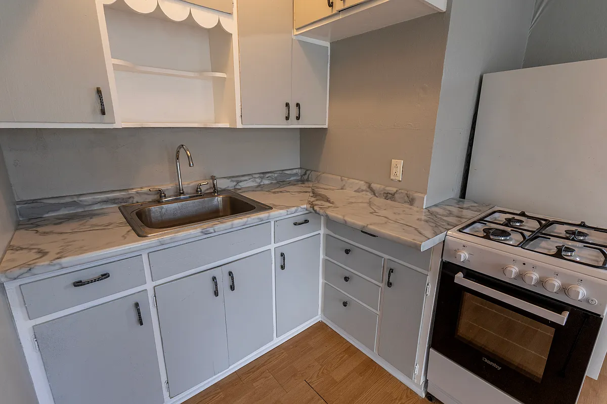 Building Photo - 1113 Kingsbury St #3