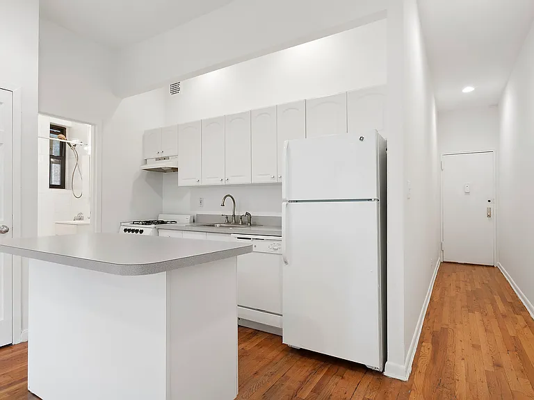 330 W 85th St #3D — Photo 3