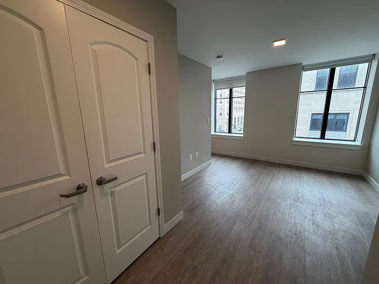 65 W Broad St — Photo 31