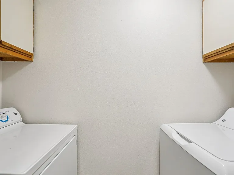 Glenbrook Apartments — Photo 10