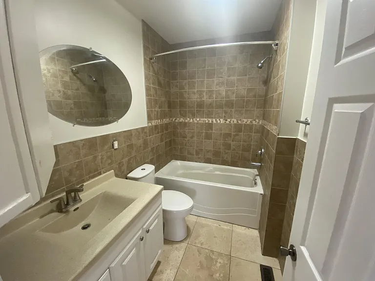 371 Conmee St #B — Photo 4
