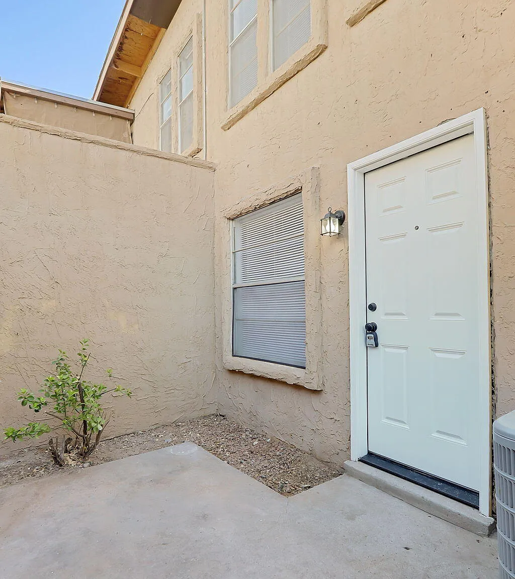 2 bed, 1.5 bath, 1200 sqft, $1,150 — Photo 3