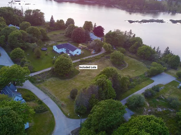 25 Pleasant Street, Vinalhaven, ME 04863