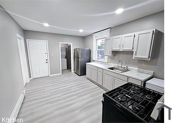 5th image of 42 Kenmore Ave Floor 2