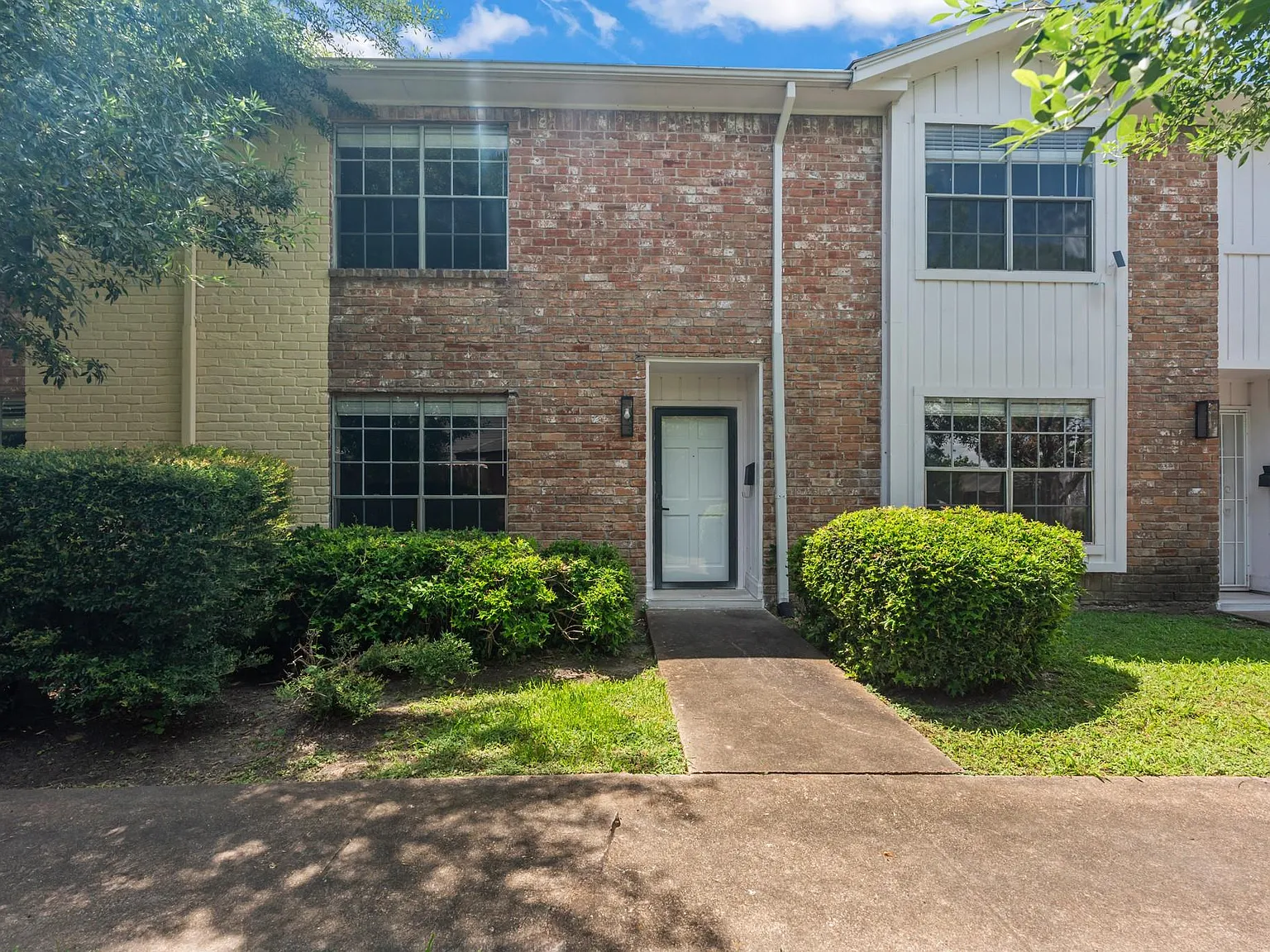3 bed, 2.5 bath, 1580 sqft, $1,800 — Photo 1