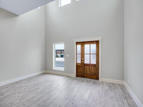 2nd image of 2122 Paniolo Dr