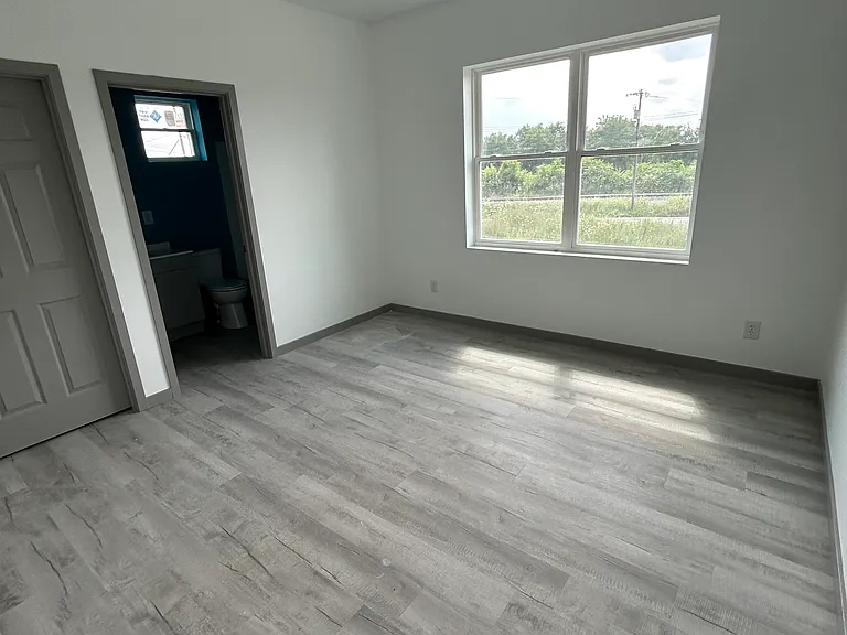 237 Iowa St — Photo 11