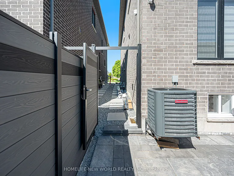 80 Weslock Cres — Photo 28