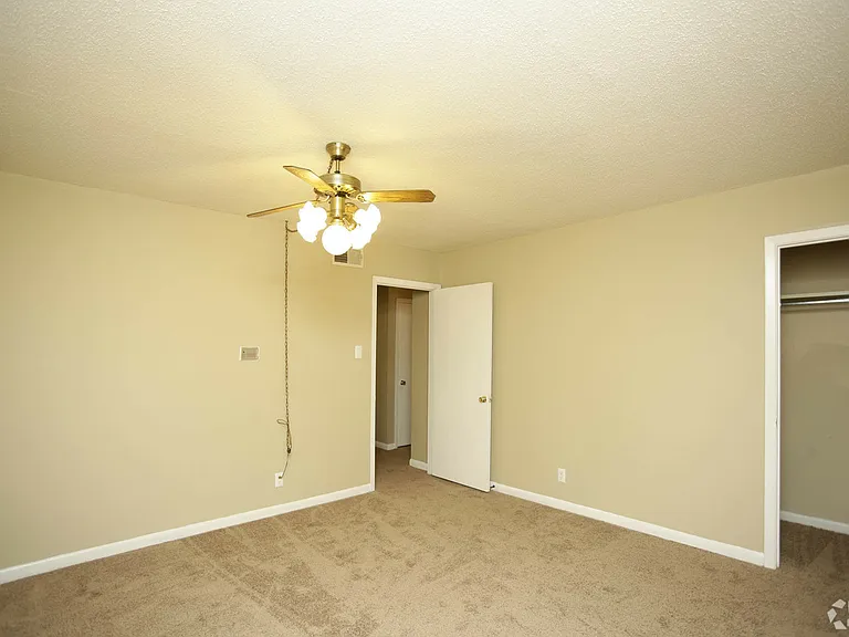 Misty Hollows Apartments — Photo 17