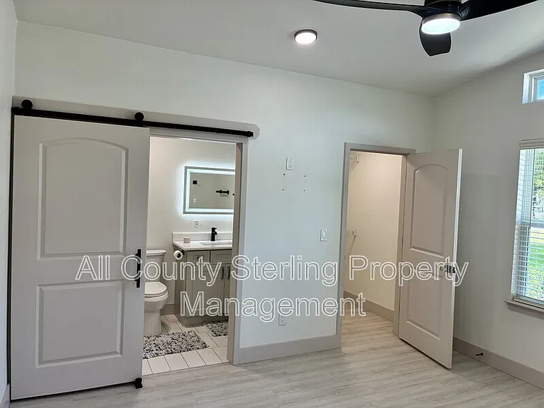 10230 NE 72nd St — Photo 27