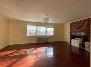 24 Linden St UNIT 2, Great Neck, NY 11021