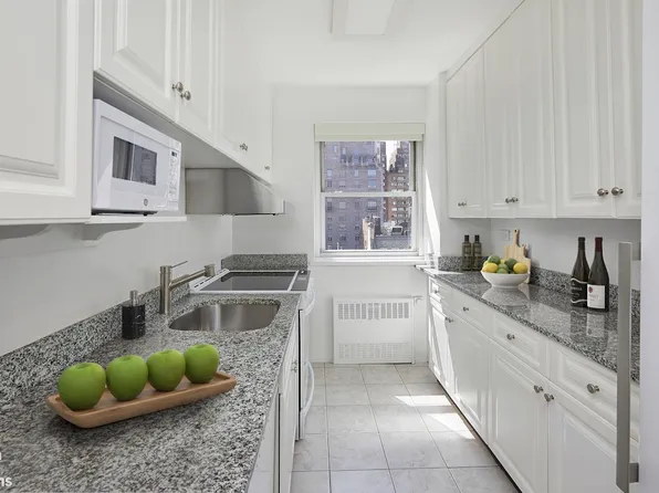 120 East 81st Street 9A image 2 of 13