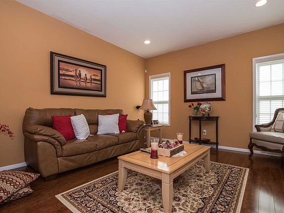 3rd image of 204 Kettles Ln