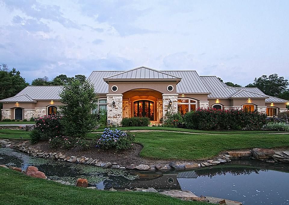 Click on virtual tour to view musical slide show.