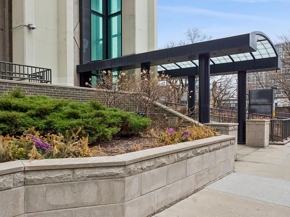 1st image of 6007 N Sheridan Rd APT 15B